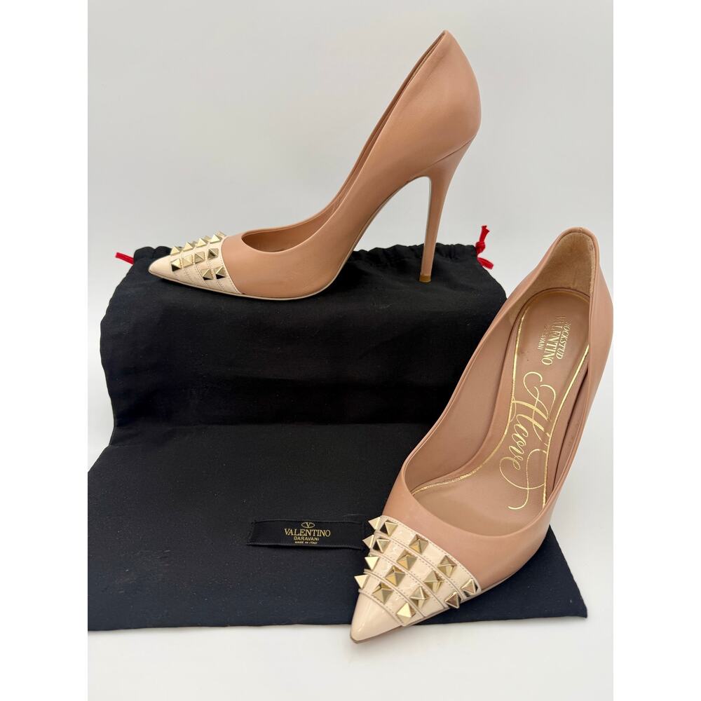 Valentino Alcove Rockstud Pumps Nude Beige Cream Leather Size 38 / 8 Stiletto